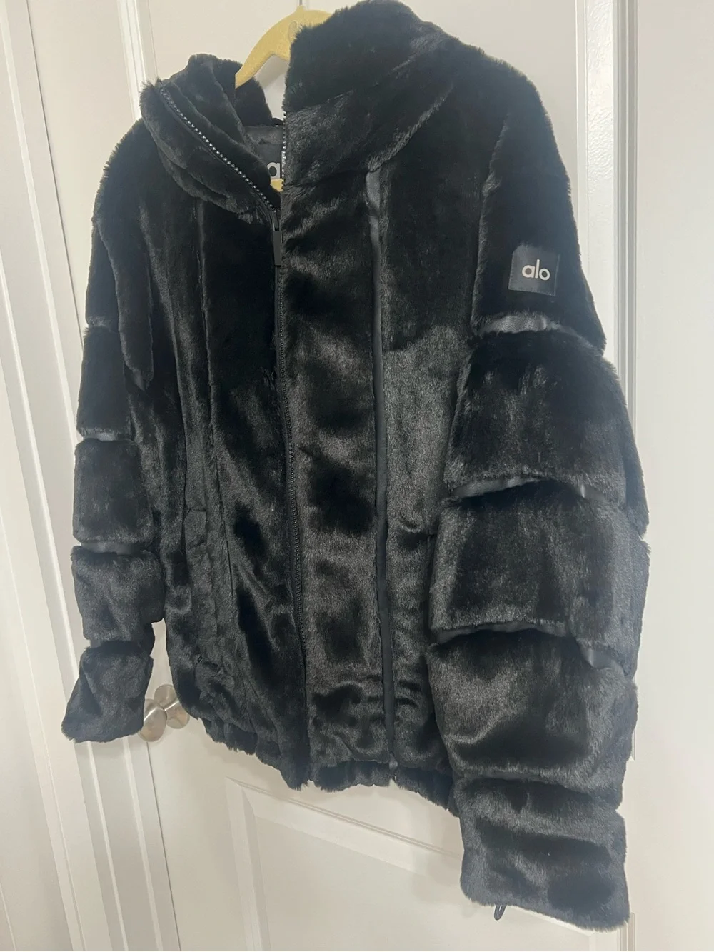 NEW ALO Yoga Black Faux-Fur Hooded Puffer Jacket Size XS